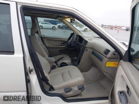 ✅ 1998 Volvo S70 • VIN: YV1LS567XW1543099 • Лот: 41606336. Опубликован ранее на IAAI с пробегом 218 560 миль. Бесплатный доступ к архиву аукционных продаж из США и подробный отчёт об истории автомобиля на DreamBid. Изображение 5.