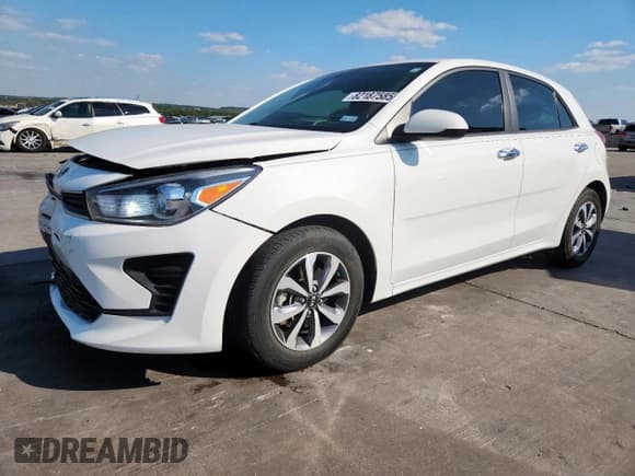 ✅ 2021 Kia Rio S • VIN: 3KPA25AD8ME375807 • Lot: 82187585. Wystawiony na Copart z przebiegiem 31 261 mil. Bezpłatny archiwum sprzedaży aukcyjnych z USA i szczegółowy raport historii pojazdu na DreamBid. Zdjęcie 1.