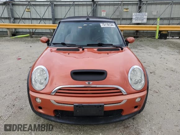 ✅ 2006 MINI Convertible S • VIN: WMWRH33566TK57774 • Lot: 75116134. Wystawiony na Copart z przebiegiem 98 230 mil. Bezpłatny archiwum sprzedaży aukcyjnych z USA i szczegółowy raport historii pojazdu na DreamBid. Zdjęcie 5.