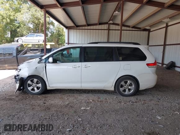 ✅ 2014 Toyota Sienna LE • VIN: 5TDKK3DC6ES508311 • Lot: 43235557. Listed on IAAI with 253,129 mi. Free auction sales archive from the USA and detailed vehicle history report at DreamBid. Image 14.