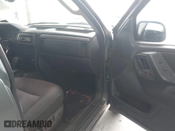 ✅ 2002 Jeep Grand Cherokee Laredo • VIN: 1J4GW48NX2C196495 • Lot: 42781267. Listed on IAAI with 209,655 mi. Free auction sales archive from the USA and detailed vehicle history report at DreamBid. Image 5.