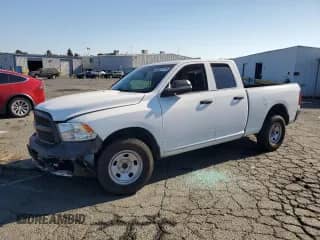 2018 Ram 1500 Tradesman z VIN 1C6RR7FGXJS272482, wystawiony jako Copart lot #80937775 z przebiegiem 85 030 mil mil oraz Szkoda całkowita • Salvage title. Historia ofert i sprzedaży dostępna na DreamBid. Obrazek 1.