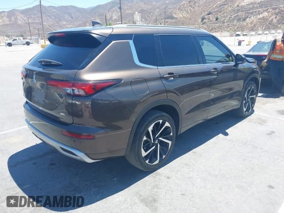 ✅ 2022 Mitsubishi Outlander SEL • VIN: JA4J3VA88NZ091559 • Lot: 42912322. Listed on IAAI with 11,132 mi. Free auction sales archive from the USA and detailed vehicle history report at DreamBid. Image 4.
