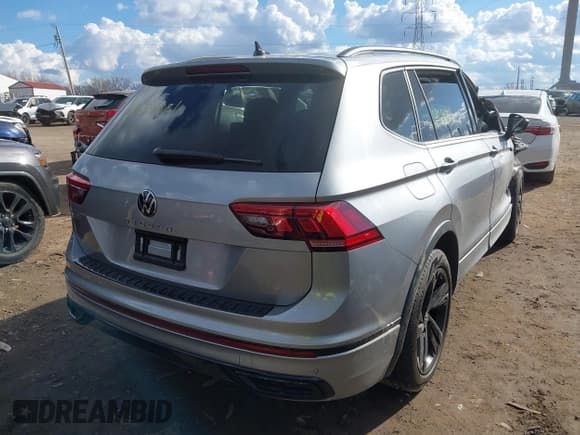 ✅ 2024 Volkswagen Tiguan SE R-Line Black • VIN: 3VVCB7AX2RM209005 • Lot: 41694881. Wystawiony na IAAI z przebiegiem 1 421 mil. Bezpłatny archiwum sprzedaży aukcyjnych z USA i szczegółowy raport historii pojazdu na DreamBid. Zdjęcie 4.
