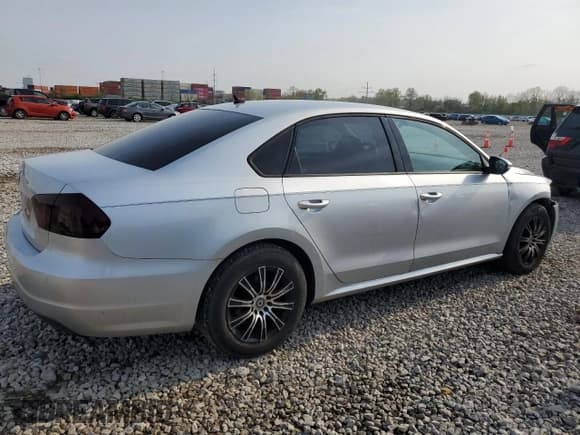 ✅ 2012 Volkswagen Passat S • VIN: 1VWAH7A3XCC021730 • Лот: 54846875. Опубликован ранее на Copart с пробегом 168 762 миль. Бесплатный доступ к архиву аукционных продаж из США и подробный отчёт об истории автомобиля на DreamBid. Изображение 3.