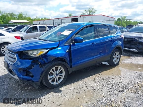 ✅ 2017 Ford Escape SE • VIN: 1FMCU9GD8HUA90786 • Lot: 42300003. Wystawiony na IAAI z przebiegiem 123 372 mil. Bezpłatny archiwum sprzedaży aukcyjnych z USA i szczegółowy raport historii pojazdu na DreamBid. Zdjęcie 2.