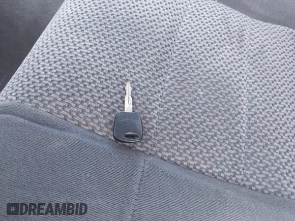 ✅ 2001 Ford F-150 XL • VIN: 1FTRF17L61NB04122 • Лот: 38304103. Опубликован ранее на IAAI с пробегом 186 816 миль. Бесплатный доступ к архиву аукционных продаж из США и подробный отчёт об истории автомобиля на DreamBid. Изображение 11.