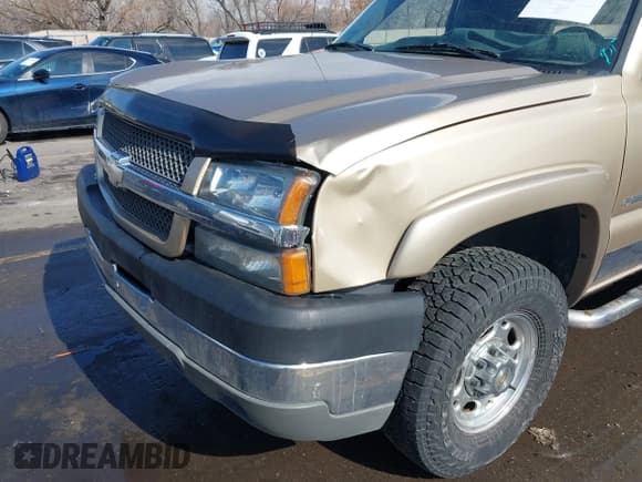 ✅ 2004 Chevrolet Silverado 2500HD LS • VIN: 1GCHK23U54F130334 • Lot: 41632687. Wystawiony na IAAI z przebiegiem Nie podano. Bezpłatny archiwum sprzedaży aukcyjnych z USA i szczegółowy raport historii pojazdu na DreamBid. Zdjęcie 6.