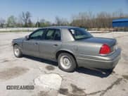 ✅ 2000 Ford Crown Victoria • VIN: 2FAFP73W2YX193723 • Lot: 52106765. Wystawiony na Copart z przebiegiem 202 252 mil. Bezpłatny archiwum sprzedaży aukcyjnych z USA i szczegółowy raport historii pojazdu na DreamBid. Zdjęcie 2.