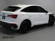 ✅ 2023 Audi SQ5 Sportback Premium Plus • VIN: WA124AFY1P2038636 • Лот: 60932975. Опубликован ранее на Copart с пробегом 27 258 миль. Бесплатный доступ к архиву аукционных продаж из США и подробный отчёт об истории автомобиля на DreamBid. Изображение 3.