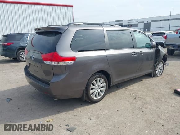 ✅ 2013 Toyota Sienna LE • VIN: 5TDJK3DC9DS067347 • Lot: 43500377. Listed on IAAI with 128,416 mi. Free auction sales archive from the USA and detailed vehicle history report at DreamBid. Image 4.