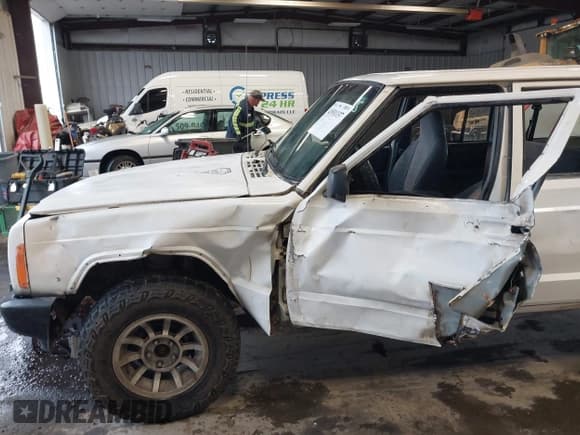 ✅ 1997 Jeep Cherokee SE • VIN: 1J4FJ28S1VL528218 • Lot: 41931137. Wystawiony na IAAI z przebiegiem 210 196 mil. Bezpłatny archiwum sprzedaży aukcyjnych z USA i szczegółowy raport historii pojazdu na DreamBid. Zdjęcie 6.