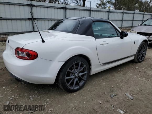 ✅ 2015 Mazda MX-5 Miata Club • VIN: JM1NC2MF6F0239262 • Lot: 44112814. Wystawiony na Copart z przebiegiem 51 286 mil. Bezpłatny archiwum sprzedaży aukcyjnych z USA i szczegółowy raport historii pojazdu na DreamBid. Zdjęcie 3.