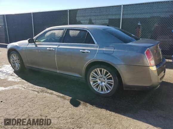 ✅ 2011 Chrysler 300 Limited • VIN: 2C3CA5CG6BH585413 • Lot: 91709185. Wystawiony na Copart z przebiegiem 199 059 mil. Bezpłatny archiwum sprzedaży aukcyjnych z USA i szczegółowy raport historii pojazdu na DreamBid. Zdjęcie 2.