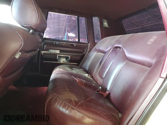 ✅ 1987 Lincoln Town Car • VIN: 1LNBM82FXHY705667 • Lot: 81488235. Listed on Copart with 390,129 mi. Free auction sales archive from the USA and detailed vehicle history report at DreamBid. Image 10.