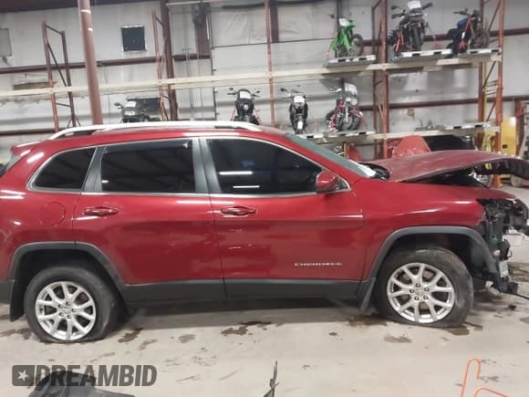 ✅ 2017 Jeep Cherokee Latitude • VIN: 1C4PJMCS9HW546630 • Лот: 41577993. Опубликован ранее на IAAI с пробегом 126 425 миль. Бесплатный доступ к архиву аукционных продаж из США и подробный отчёт об истории автомобиля на DreamBid. Изображение 13.