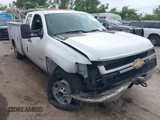 ✅ 2013 Chevrolet Silverado 2500HD Work Truck • VIN: 1GB2CVCG3DZ303351 • Lot: 41904911. Wystawiony na IAAI z przebiegiem 285 201 mil. Bezpłatny archiwum sprzedaży aukcyjnych z USA i szczegółowy raport historii pojazdu na DreamBid. Zdjęcie 1.