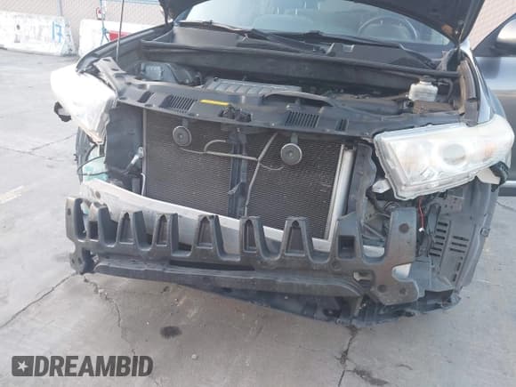 ✅ 2012 Toyota Highlander SE • VIN: 5TDBK3EH1CS172865 • Lot: 43763952. Wystawiony na IAAI z przebiegiem 139 722 mil. Bezpłatny archiwum sprzedaży aukcyjnych z USA i szczegółowy raport historii pojazdu na DreamBid. Zdjęcie 6.