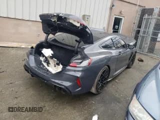 ✅ 2020 BMW M8 • VIN: WBSAE0C08LCD38407 • Lot: 36917983. Wystawiony na Copart z przebiegiem 24 462 mil. Bezpłatny archiwum sprzedaży aukcyjnych z USA i szczegółowy raport historii pojazdu na DreamBid. Zdjęcie 3.