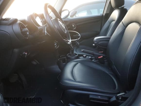 ✅ 2020 MINI Hardtop 4 Door Cooper • VIN: WMWXU7C04L2L62913 • Lot: 90824315. Wystawiony na Copart z przebiegiem 64 527 mil. Bezpłatny archiwum sprzedaży aukcyjnych z USA i szczegółowy raport historii pojazdu na DreamBid. Zdjęcie 7.