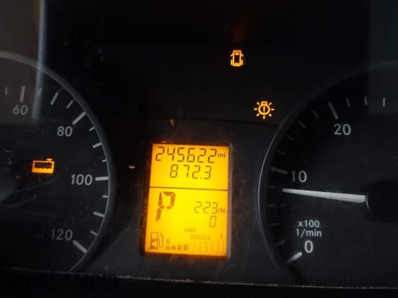 ✅ 2015 Mercedes-Benz Sprinter Cargo EXT • VIN: WD3PE8DBXFP136415 • Lot: 43326501. Wystawiony na IAAI z przebiegiem 245 622 mil. Bezpłatny archiwum sprzedaży aukcyjnych z USA i szczegółowy raport historii pojazdu na DreamBid. Zdjęcie 7.