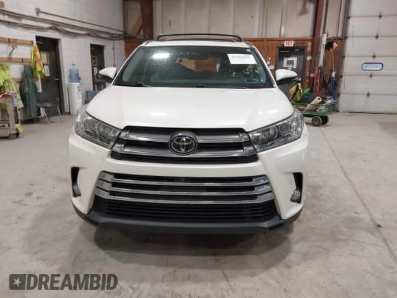 ✅ 2018 Toyota Highlander Limited • VIN: 5TDDZRFH3JS827093 • Lot: 42181696. Wystawiony na IAAI z przebiegiem 63 396 mil. Bezpłatny archiwum sprzedaży aukcyjnych z USA i szczegółowy raport historii pojazdu na DreamBid. Zdjęcie 13.