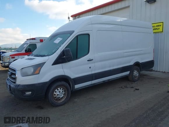 ✅ 2020 Ford Transit Cargo • VIN: 1FTBR3U83LKA32806 • Lot: 41364870. Wystawiony na IAAI z przebiegiem 173 822 mil. Bezpłatny archiwum sprzedaży aukcyjnych z USA i szczegółowy raport historii pojazdu na DreamBid. Zdjęcie 17.