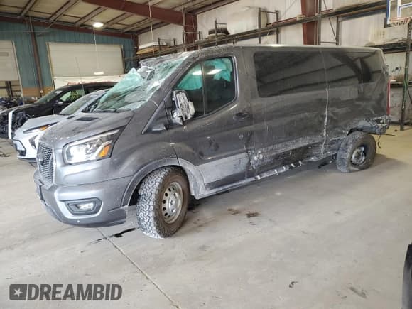 ✅ 2023 Ford Transit Passenger XL • VIN: 1FBAX9YG7PKA99683 • Lot: 72123694. Wystawiony na Copart z przebiegiem 21 370 mil. Bezpłatny archiwum sprzedaży aukcyjnych z USA i szczegółowy raport historii pojazdu na DreamBid. Zdjęcie 1.