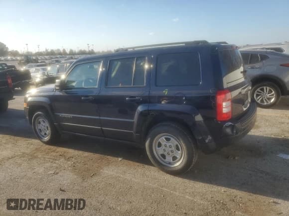 ✅ 2015 Jeep Patriot Sport • VIN: 1C4NJPBB7FD298218 • Лот: 92931875. Опубликован ранее на Copart с пробегом 68 482 миль. Бесплатный доступ к архиву аукционных продаж из США и подробный отчёт об истории автомобиля на DreamBid. Изображение 2.