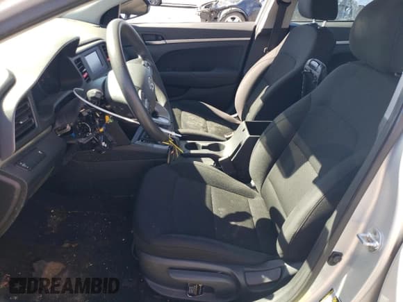 ✅ 2019 Hyundai Elantra SE • VIN: 5NPD74LF5KH418581 • Lot: 82282475. Listed on Copart with 74,883 mi. Free auction sales archive from the USA and detailed vehicle history report at DreamBid. Image 7.