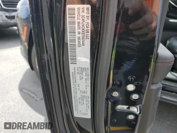 ✅ 2025 Jeep Wagoneer S Limited • VIN: 3C4RJNCKXST582449 • Лот: 67401455. Опубликован ранее на Copart с пробегом 1 877 миль. Бесплатный доступ к архиву аукционных продаж из США и подробный отчёт об истории автомобиля на DreamBid. Изображение 14.