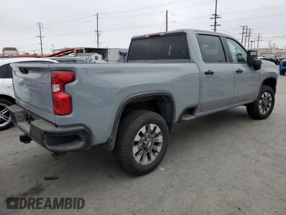 ✅ 2025 Chevrolet Silverado 2500HD Custom • VIN: 2GC4KME7XS1122705 • Lot: 67320595. Wystawiony na Copart z przebiegiem 7 276 mil. Bezpłatny archiwum sprzedaży aukcyjnych z USA i szczegółowy raport historii pojazdu na DreamBid. Zdjęcie 3.