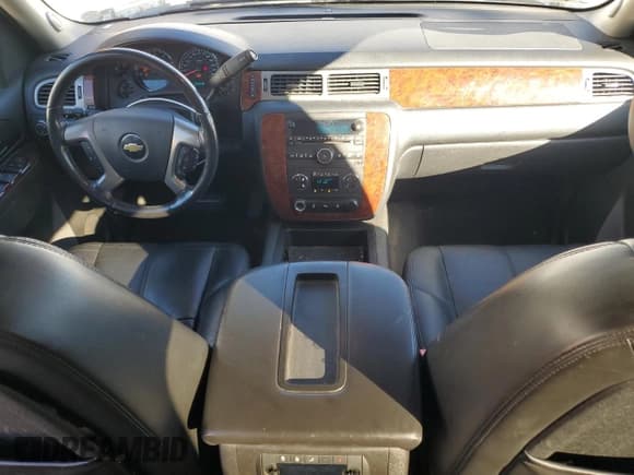 ✅ 2011 Chevrolet Suburban LT • VIN: 1GNSKJE30BR141457 • Lot: 90385625. Listed on Copart with 162,731 mi. Free auction sales archive from the USA and detailed vehicle history report at DreamBid. Image 8.