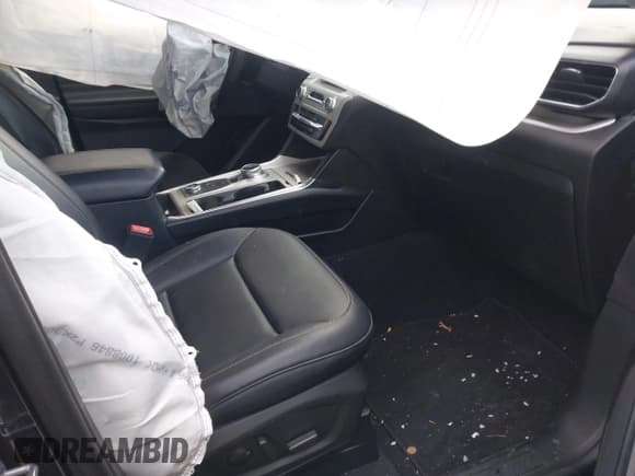 ✅ 2024 Ford Explorer XLT • VIN: 1FMSK8DH2RGA55907 • Lot: 43704786. Wystawiony na IAAI z przebiegiem 13 777 mil. Bezpłatny archiwum sprzedaży aukcyjnych z USA i szczegółowy raport historii pojazdu na DreamBid. Zdjęcie 5.