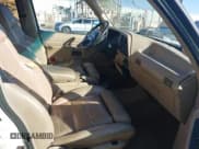 ✅ 1994 Ford Explorer Eddie Bauer • VIN: 1FMDU32X9RUE24487 • Lot: 43663593. Listed on IAAI with 256,903 mi. Free auction sales archive from the USA and detailed vehicle history report at DreamBid. Image 5.