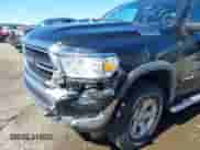 2019 Ram 1500 Tradesman z VIN 1C6SRFCT6KN601725, wystawiony jako IAAI lot #42523092 z przebiegiem 157 264 mil mil oraz . Historia ofert i sprzedaży dostępna na DreamBid. Obrazek 18.