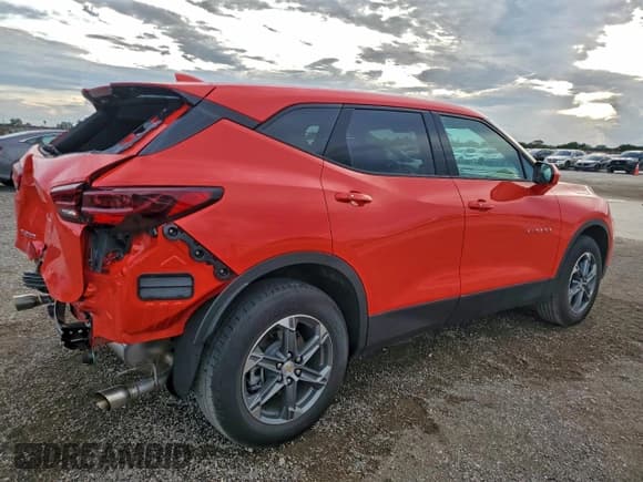 ✅ 2025 Chevrolet Blazer LT • VIN: 3GNKBCR43SS267338 • Lot: 96104605. Listed on Copart with 7,940 mi. Free auction sales archive from the USA and detailed vehicle history report at DreamBid. Image 3.