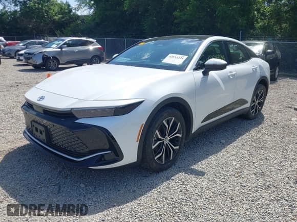 ✅ 2024 Toyota Crown XLE • VIN: JTDAAAAF7R3028433 • Lot: 42533234. Wystawiony na IAAI z przebiegiem 28 651 mil. Bezpłatny archiwum sprzedaży aukcyjnych z USA i szczegółowy raport historii pojazdu na DreamBid. Zdjęcie 2.