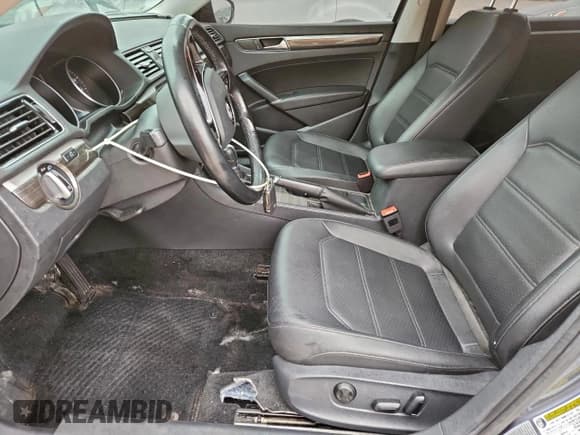 ✅ 2017 Volkswagen Passat SE • VIN: 1VWBT7A32HC002678 • Лот: 93031625. Опубликован ранее на Copart с пробегом 105 731 миль. Бесплатный доступ к архиву аукционных продаж из США и подробный отчёт об истории автомобиля на DreamBid. Изображение 7.