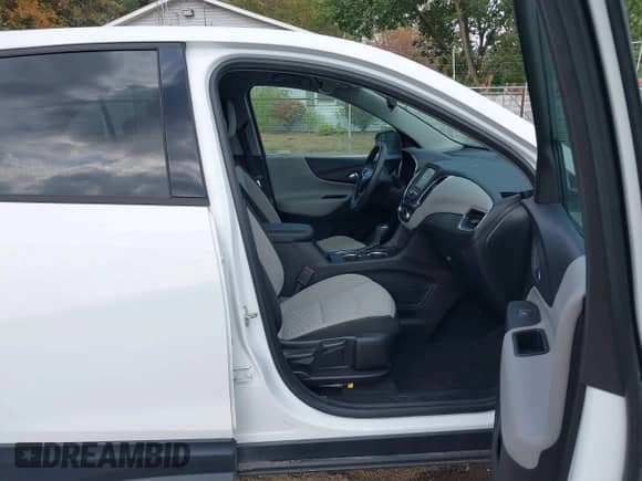 2018 Chevrolet Equinox LS с VIN 2GNAXREV7J6320182, выставлен на аукционе IAAI как лот 43262040 с пробегом 132 619 миль миль и . История ставок и продаж доступна на DreamBid. Изображение 5.