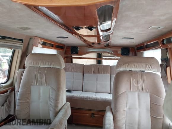 ✅ 1995 Chevrolet Chevy Van • VIN: 1GBEG25K5SF120517 • Lot: 42469924. Wystawiony na IAAI z przebiegiem 99 761 mil. Bezpłatny archiwum sprzedaży aukcyjnych z USA i szczegółowy raport historii pojazdu na DreamBid. Zdjęcie 12.