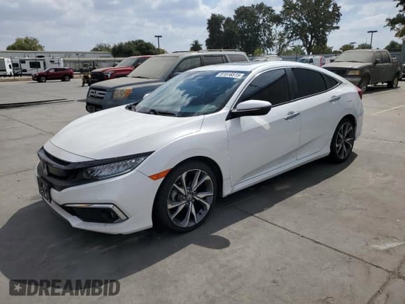 ✅ 2019 Honda Civic Touring • VIN: 19XFC1F91KE200070 • Лот: 81516515. Опубликован ранее на Copart с пробегом 81 775 миль. Бесплатный доступ к архиву аукционных продаж из США и подробный отчёт об истории автомобиля на DreamBid. Изображение 1.