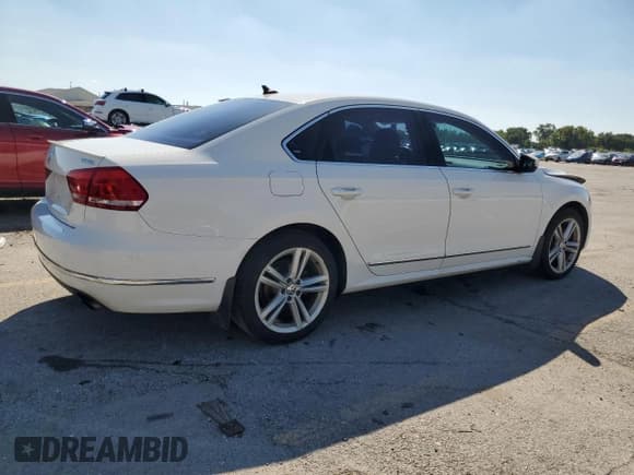 ✅ 2014 Volkswagen Passat SEL Premium • VIN: 1VWCM7A35EC027040 • Lot: 80347355. Wystawiony na Copart z przebiegiem 132 024 mil. Bezpłatny archiwum sprzedaży aukcyjnych z USA i szczegółowy raport historii pojazdu na DreamBid. Zdjęcie 3.