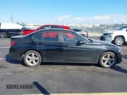 ✅ 2015 BMW 3 Series 328i xDrive • VIN: WBA3B5G57FNS17026 • Lot: 43560064. Wystawiony na IAAI z przebiegiem 65 791 mil. Bezpłatny archiwum sprzedaży aukcyjnych z USA i szczegółowy raport historii pojazdu na DreamBid. Zdjęcie 13.