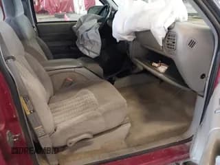 ✅ 2002 Chevrolet Blazer LS • VIN: 1GNDT13W22K104793 • Lot: 43101241. Wystawiony na IAAI z przebiegiem 187 686 mil. Bezpłatny archiwum sprzedaży aukcyjnych z USA i szczegółowy raport historii pojazdu na DreamBid. Zdjęcie 5.