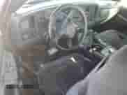 2000 Chevrolet Silverado 1500 LS z VIN 2GCEC19T2Y1129888, wystawiony jako Copart lot #70515545 z przebiegiem Nie podano mil oraz Szkoda całkowita • Salvage title. Historia ofert i sprzedaży dostępna na DreamBid. Obrazek 8.