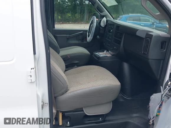 ✅ 2020 Chevrolet Express Cargo • VIN: 1GCWGAFG3L1199561 • Lot: 42936494. Listed on IAAI with 100,951 mi. Free auction sales archive from the USA and detailed vehicle history report at DreamBid. Image 5.