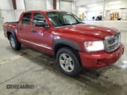 ✅ 2008 Dodge Dakota Laramie • VIN: 1D7HW58N98S599551 • Lot: 85739785. Wystawiony na Copart z przebiegiem 84 020 mil. Bezpłatny archiwum sprzedaży aukcyjnych z USA i szczegółowy raport historii pojazdu na DreamBid. Zdjęcie 4.
