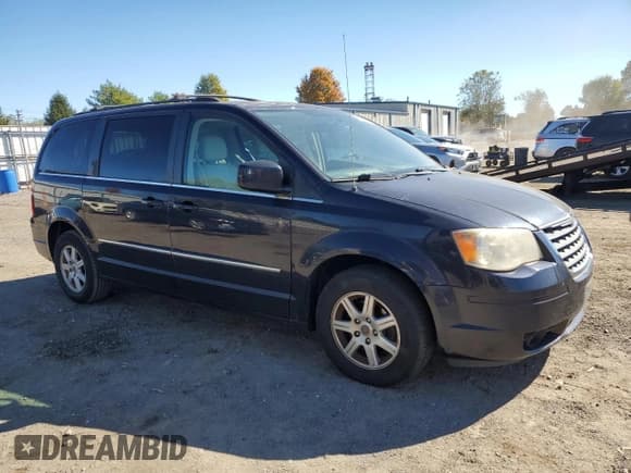 ✅ 2010 Chrysler Town & Country Touring Plus • VIN: 2A4RR8DX0AR368411 • Lot: 86823475. Wystawiony na Copart z przebiegiem 80 296 mil. Bezpłatny archiwum sprzedaży aukcyjnych z USA i szczegółowy raport historii pojazdu na DreamBid. Zdjęcie 4.