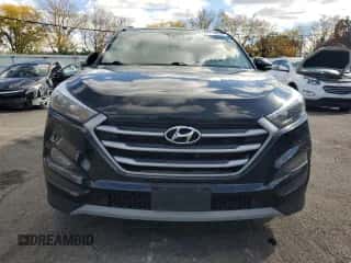 2018 Hyundai Tucson Value z VIN KM8J3CA2XJU817124, wystawiony jako Copart lot #89713915 z przebiegiem 139 739 mil mil oraz Czysty tytuł • Clean title. Historia ofert i sprzedaży dostępna na DreamBid. Obrazek 5.